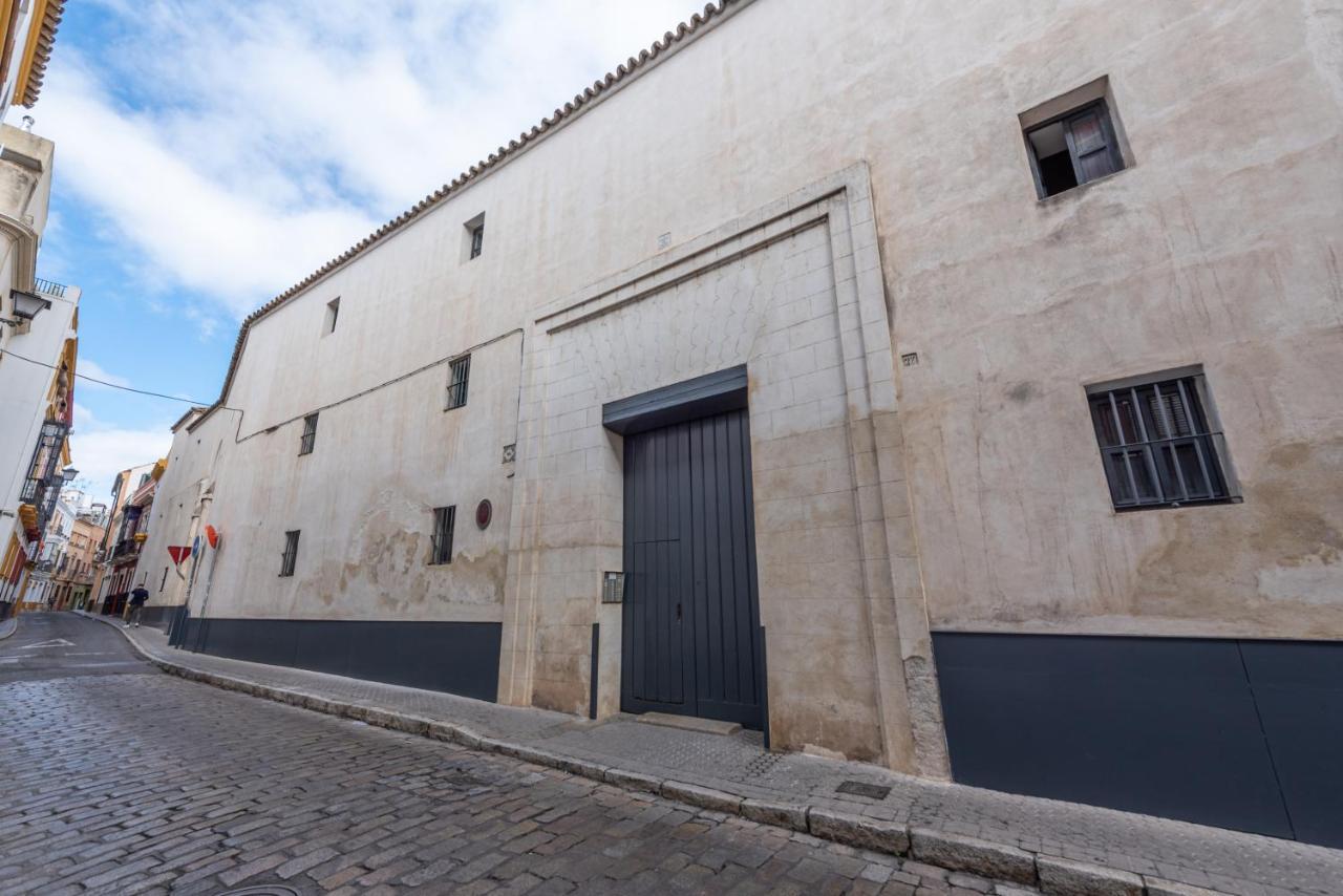 Apartamento En Monumento Historico Nacional Corral Del Conde-Duque De Olivares Seville Luaran gambar