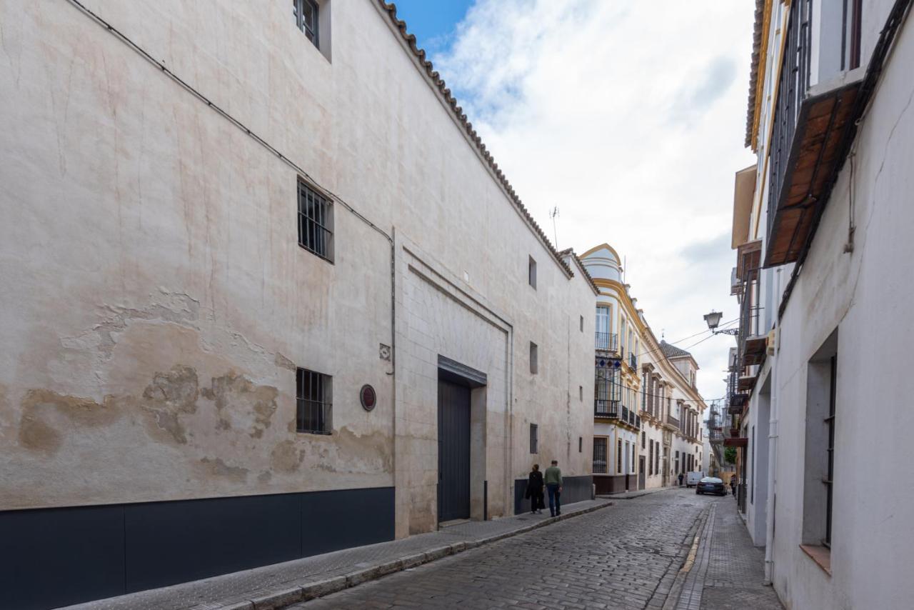 Apartamento En Monumento Historico Nacional Corral Del Conde-Duque De Olivares Seville Luaran gambar
