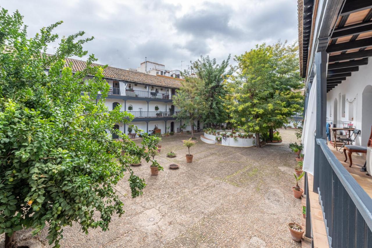 Apartamento En Monumento Historico Nacional Corral Del Conde-Duque De Olivares Seville Luaran gambar