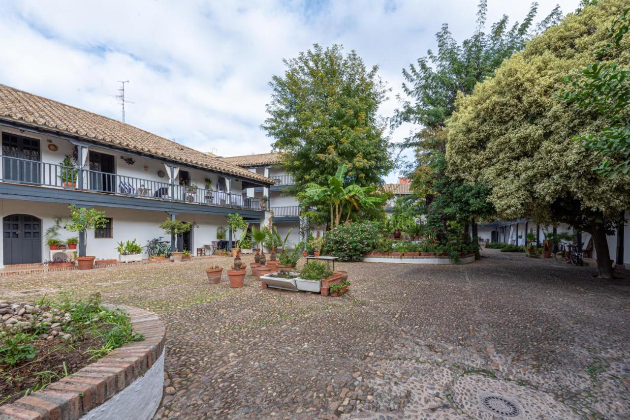 Apartamento En Monumento Historico Nacional Corral Del Conde-Duque De Olivares Seville Luaran gambar