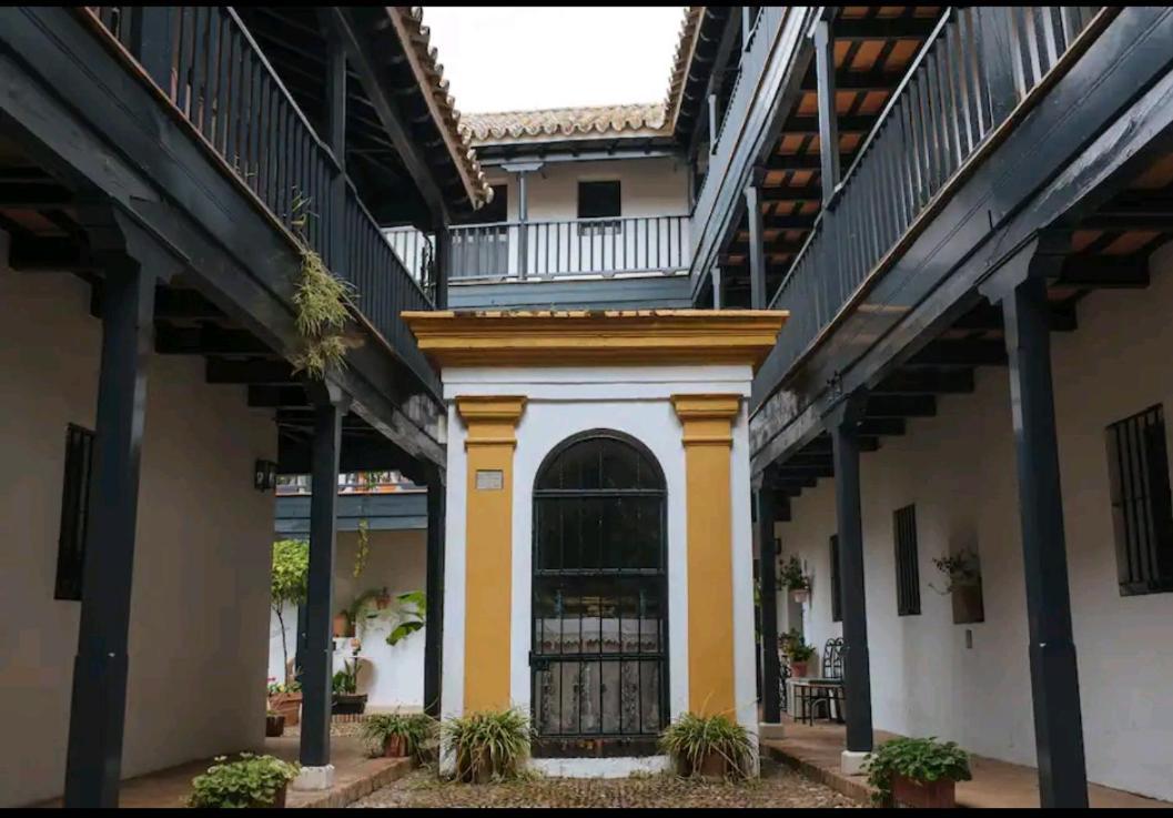Apartamento En Monumento Historico Nacional Corral Del Conde-Duque De Olivares Seville Luaran gambar